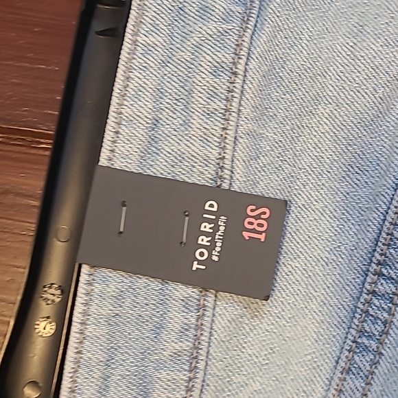 NWT Torrid distressed jeans size 18 short straight leg light denim - Picture 7 of 12